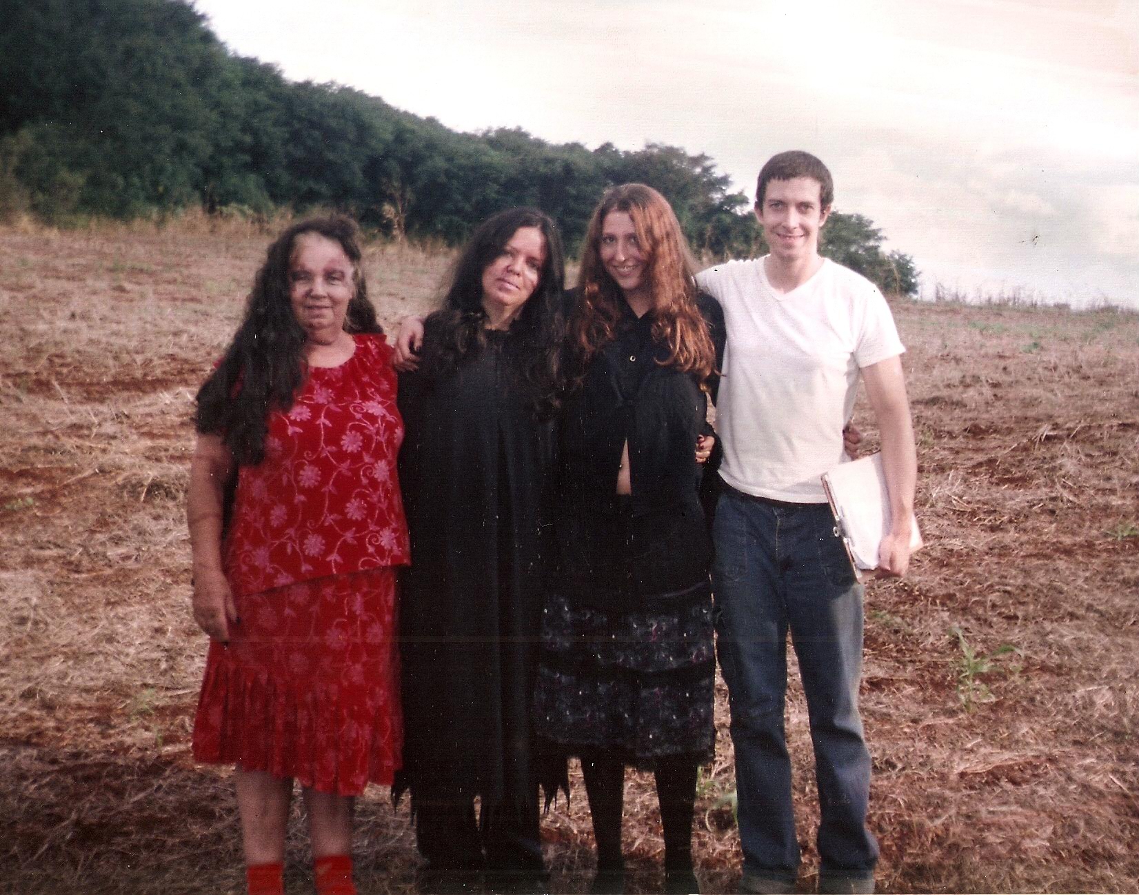 Equipe reunida no set de filmagem