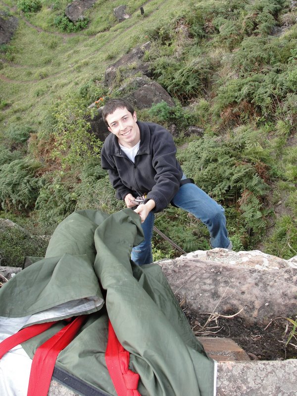 Semi fazendo rapel durante as filmagens